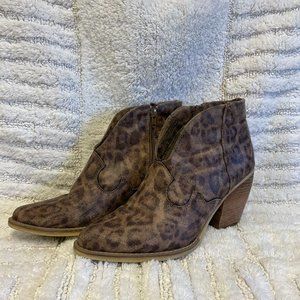 Very G Animal Print Bootie, Size 10
